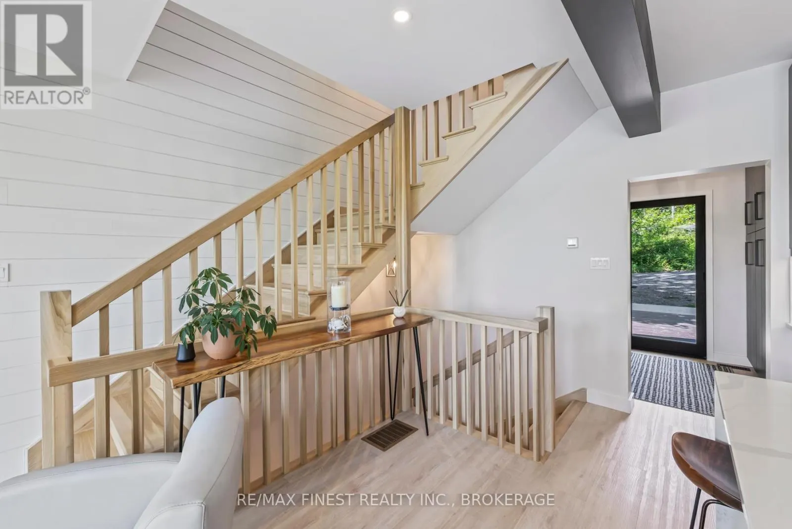 1005 MACDONALD LANE
