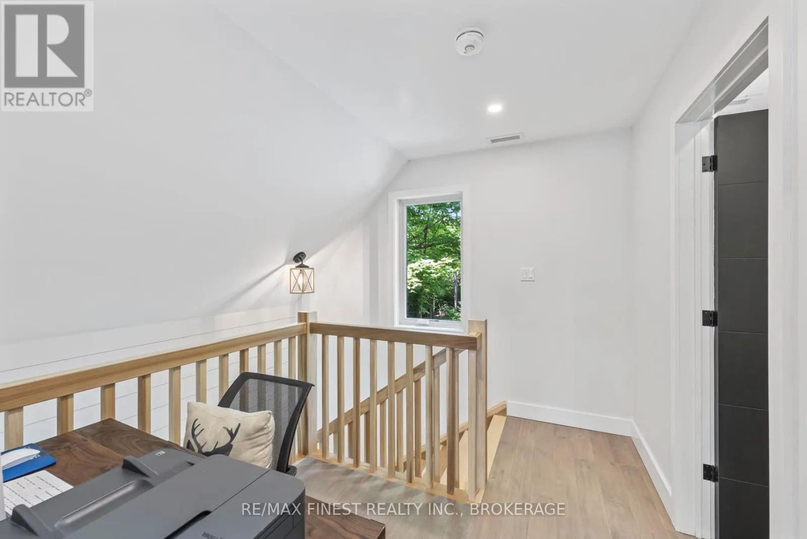 1005 MACDONALD LANE