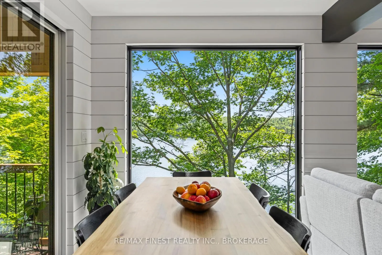 1005 MACDONALD LANE