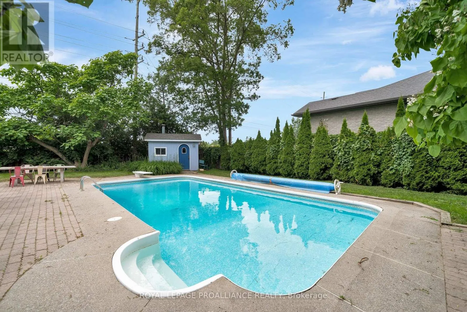 27 FOREST HILL CRESCENT