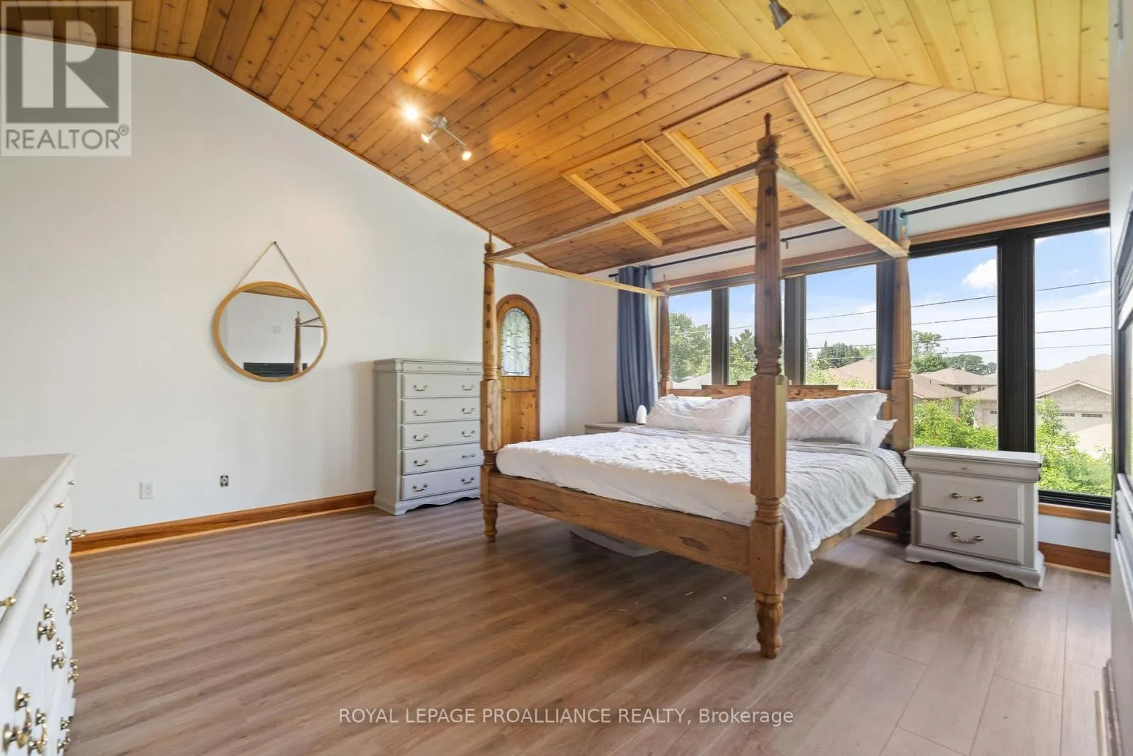 27 FOREST HILL CRESCENT