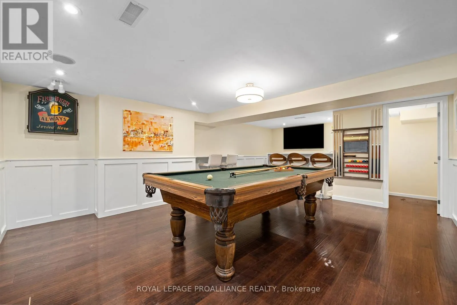 27 FOREST HILL CRESCENT