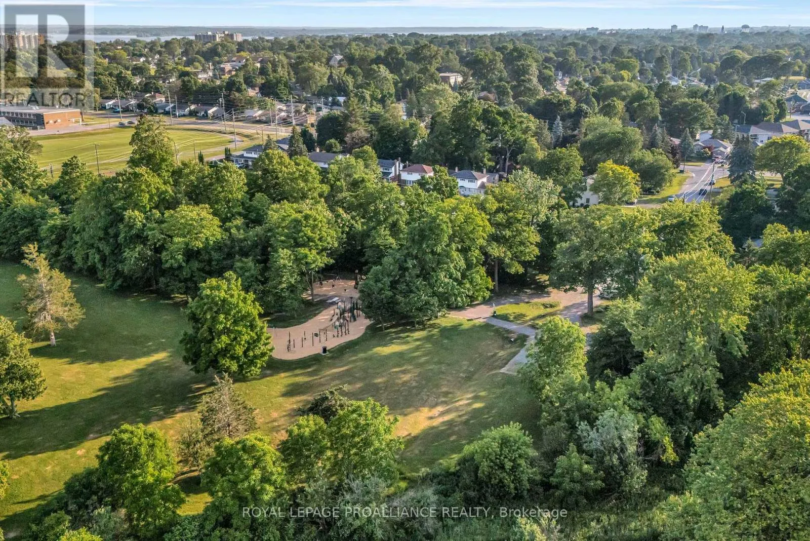 27 FOREST HILL CRESCENT