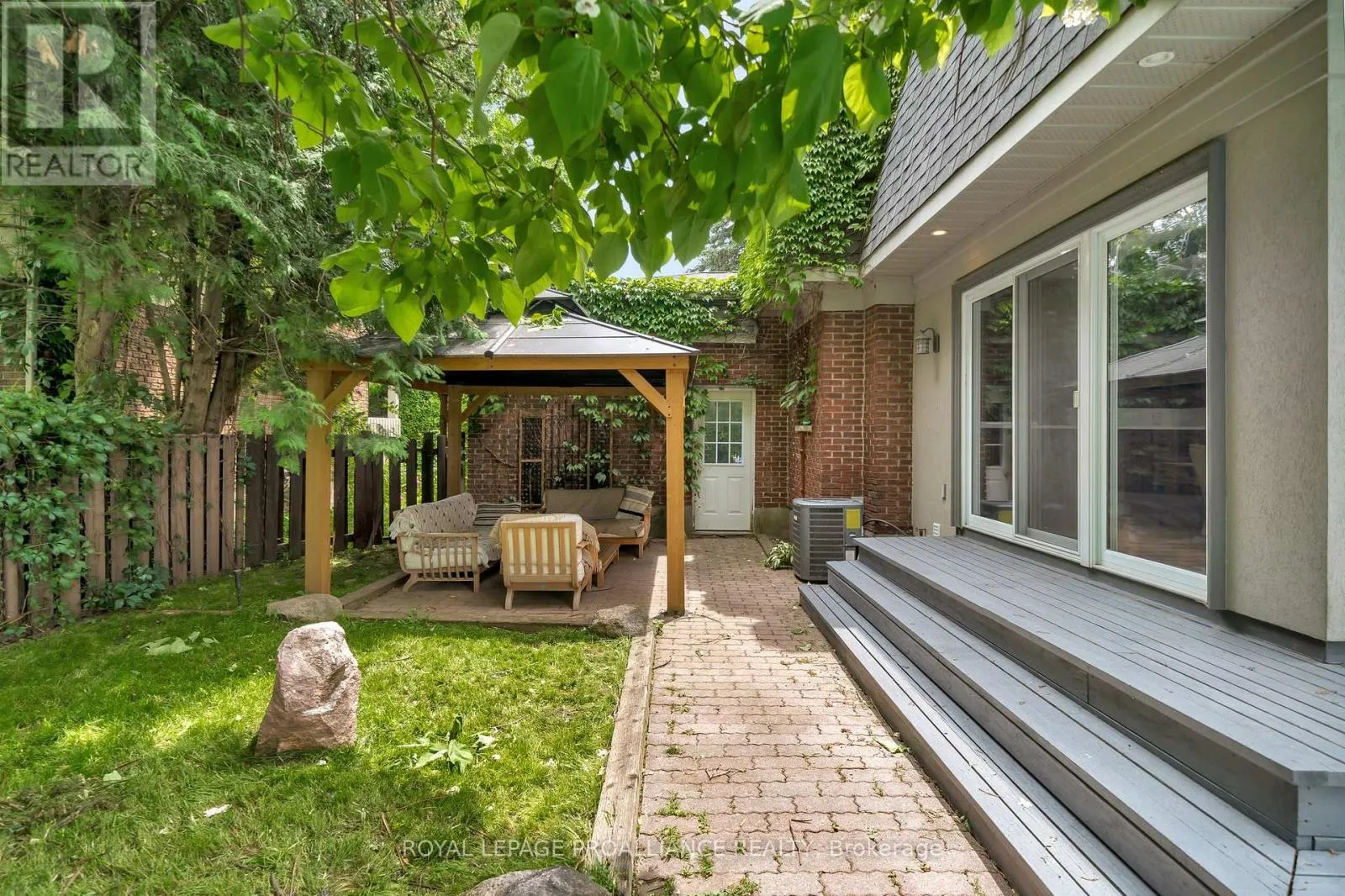 27 FOREST HILL CRESCENT