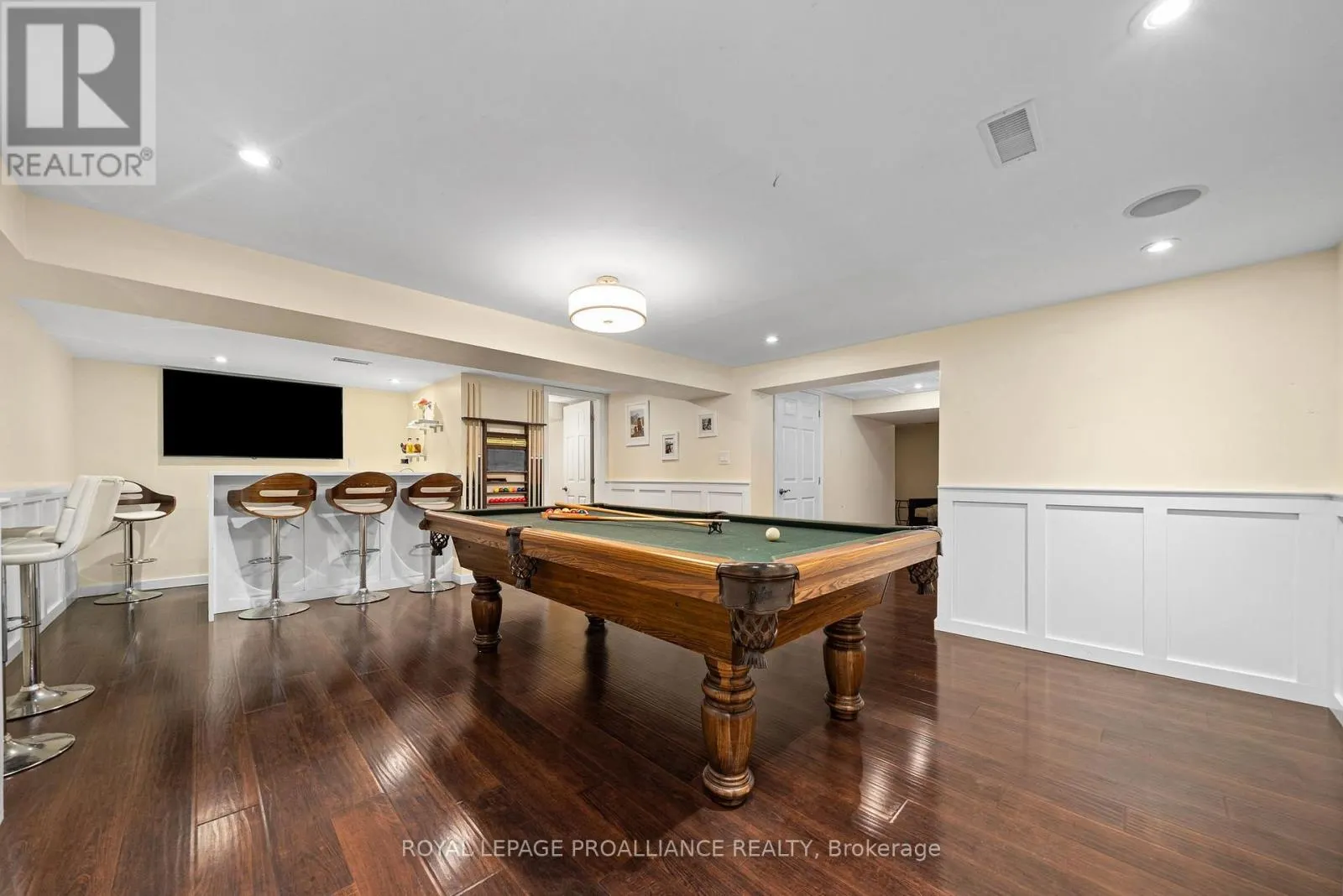 27 FOREST HILL CRESCENT