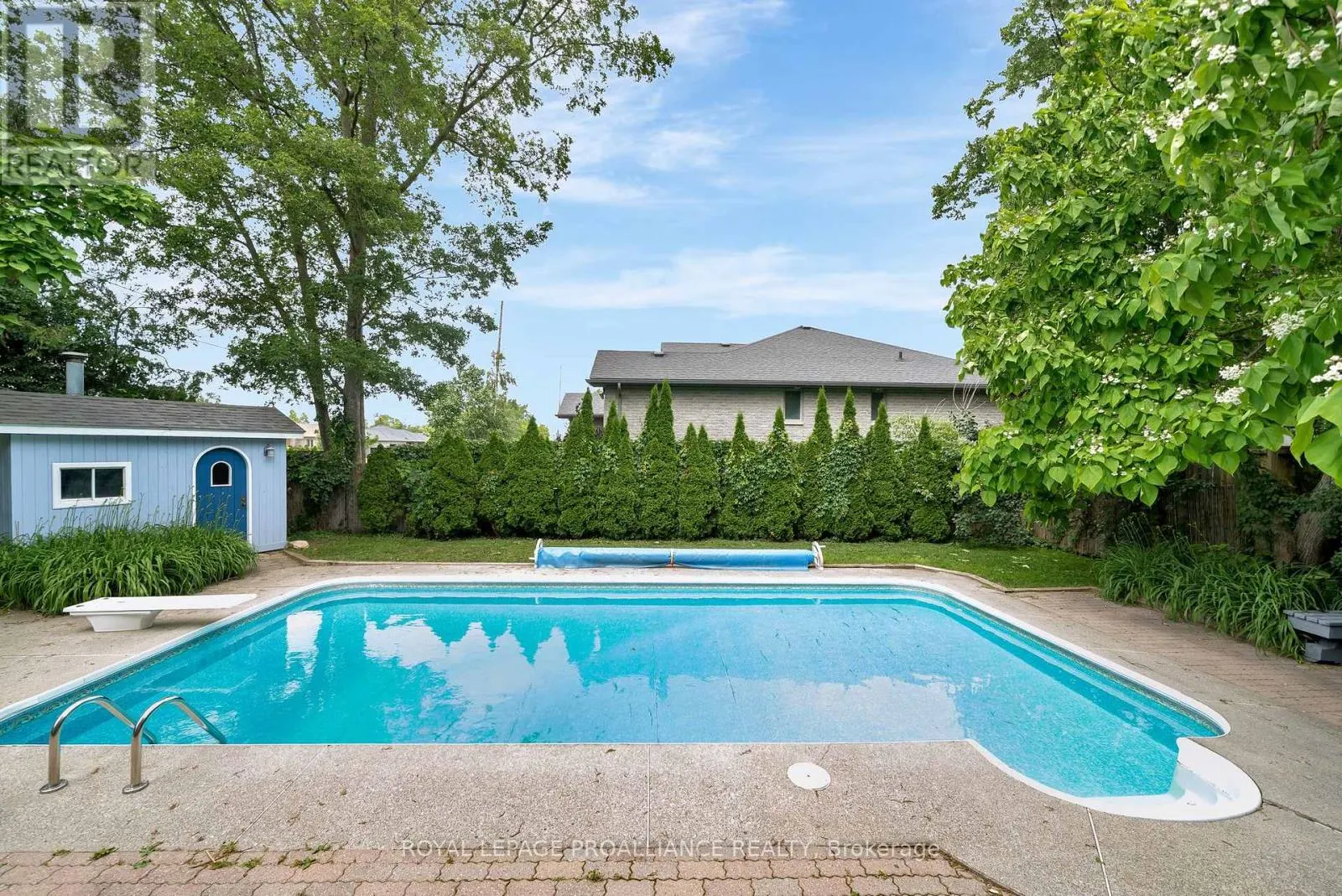 27 FOREST HILL CRESCENT