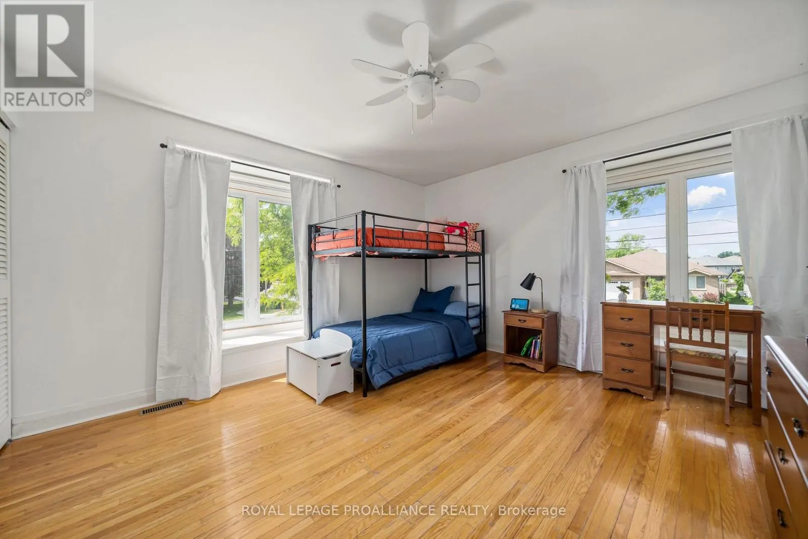 27 FOREST HILL CRESCENT