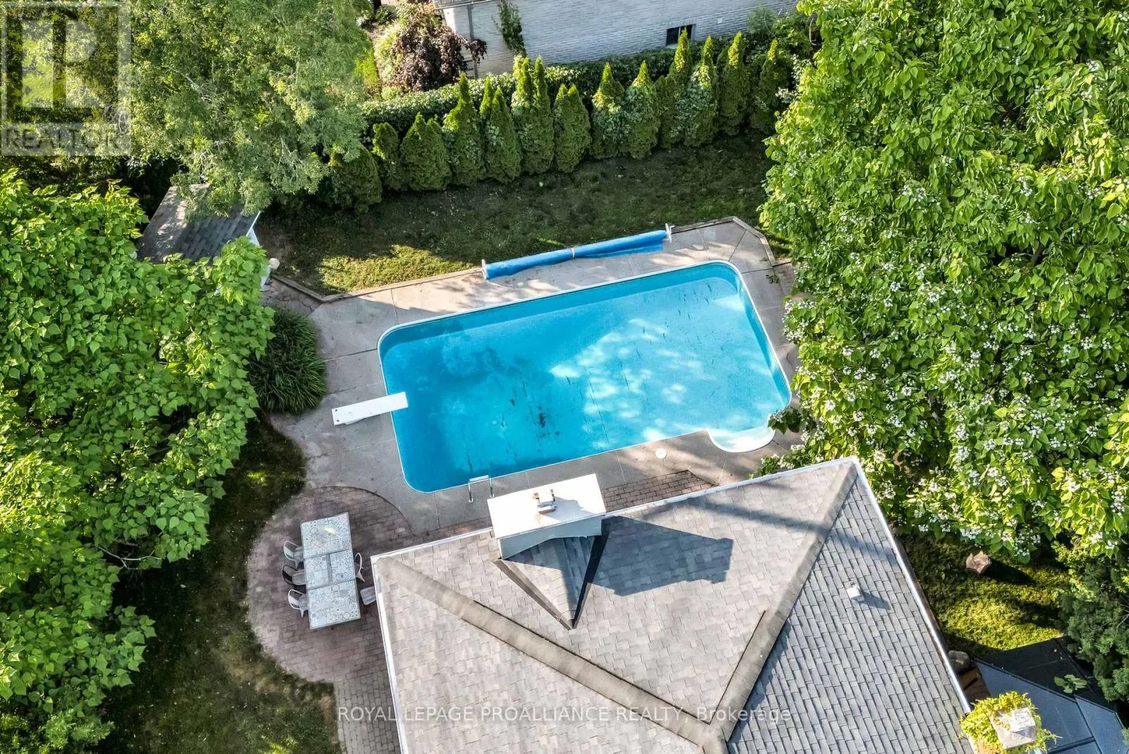 27 FOREST HILL CRESCENT