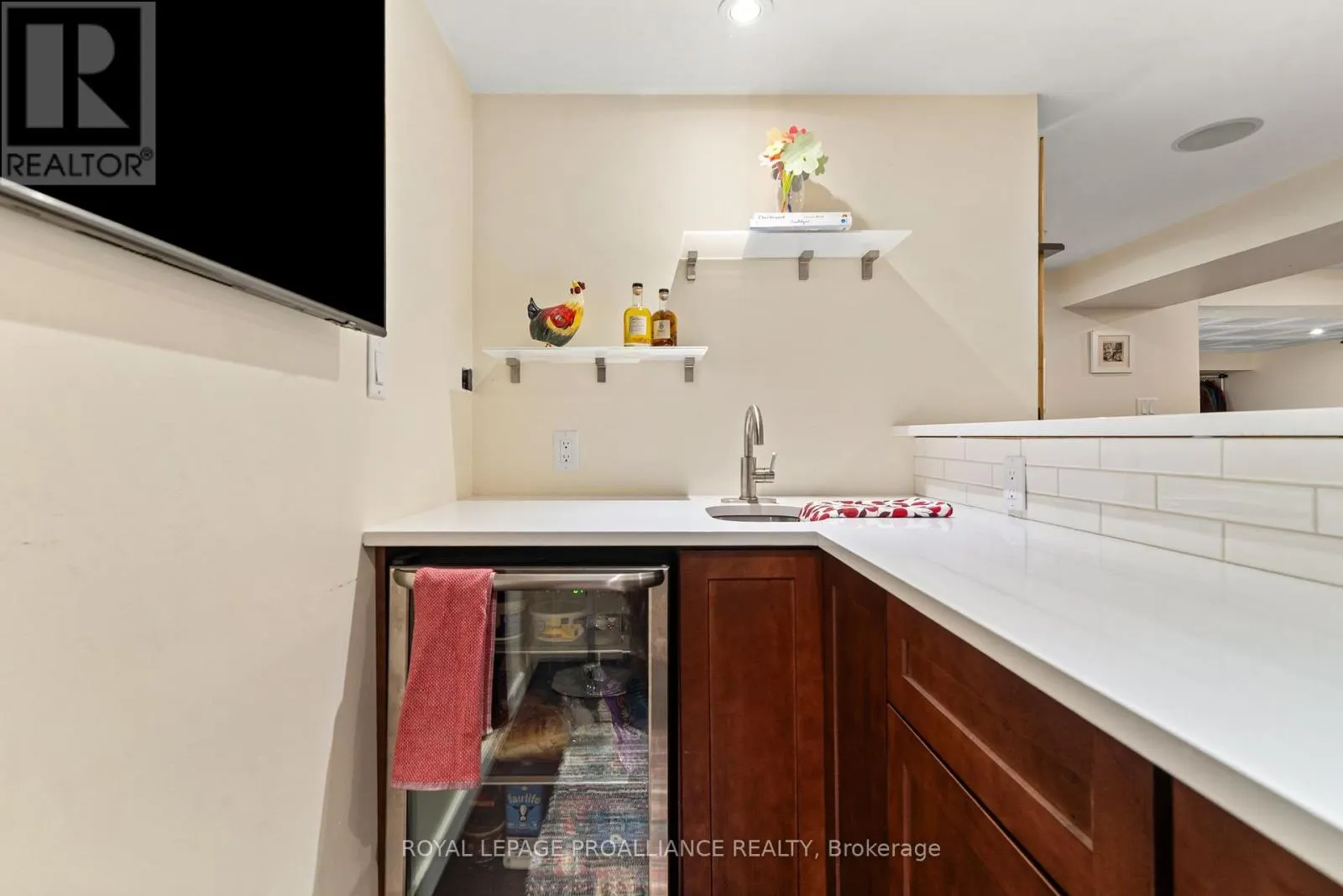 27 FOREST HILL CRESCENT