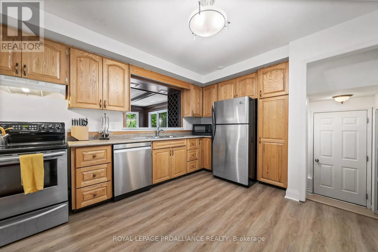 27 FOREST HILL CRESCENT