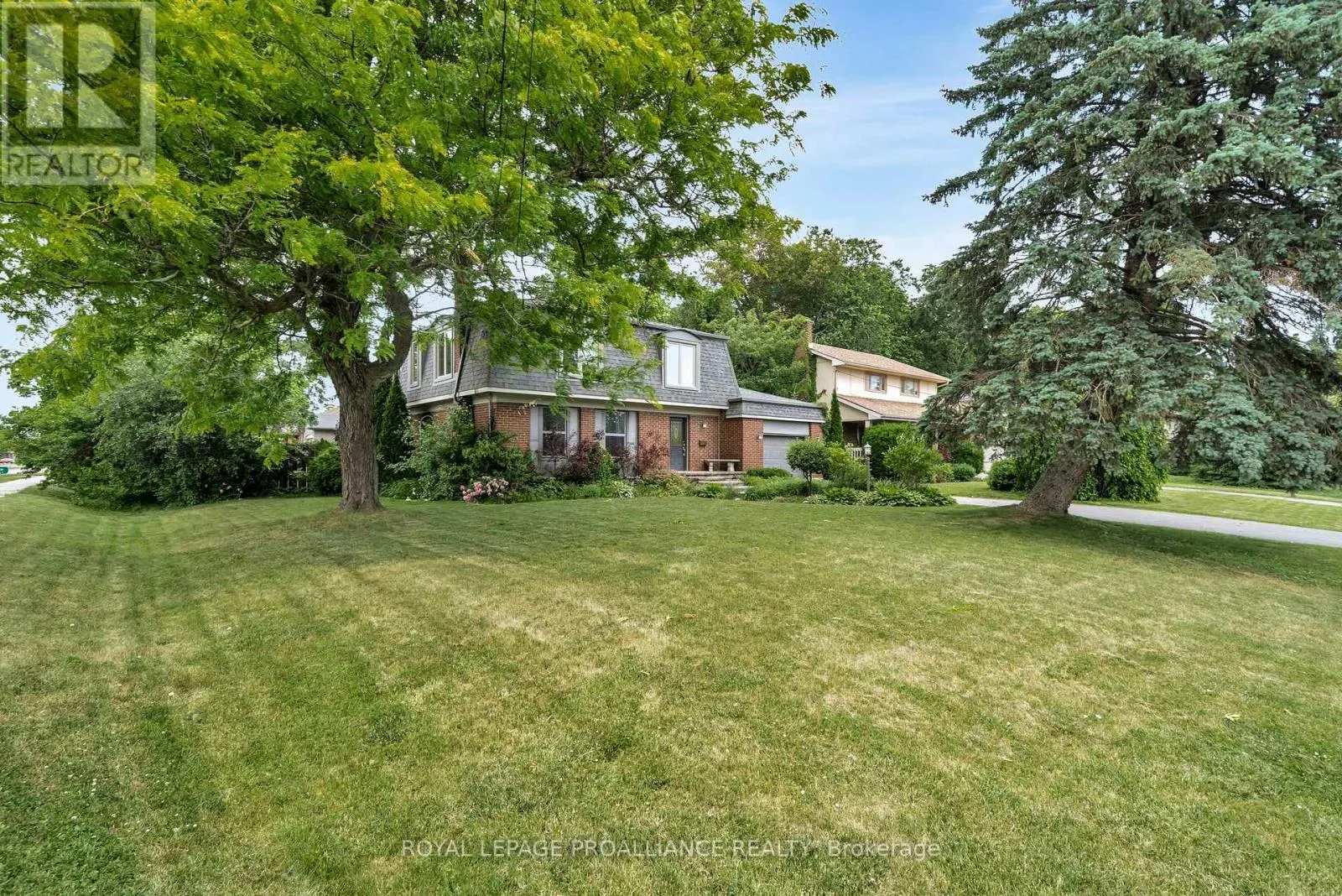 27 FOREST HILL CRESCENT