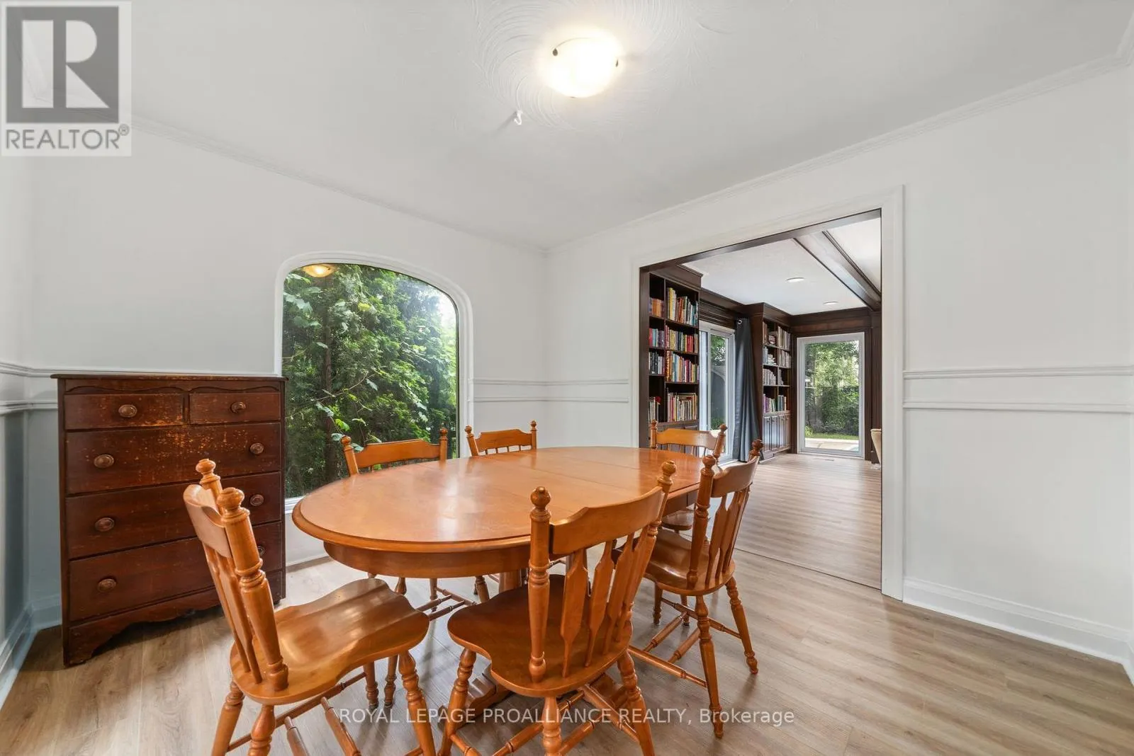 27 FOREST HILL CRESCENT