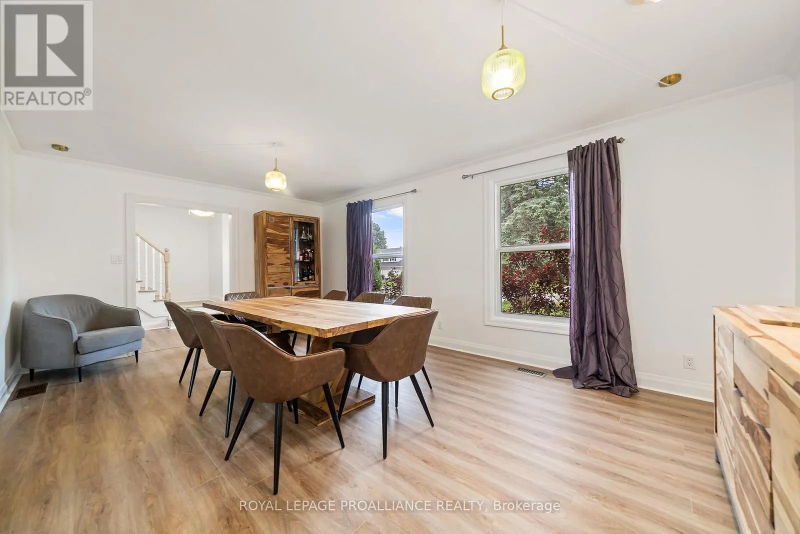 27 FOREST HILL CRESCENT