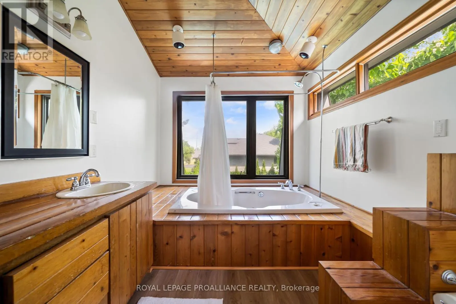 27 FOREST HILL CRESCENT