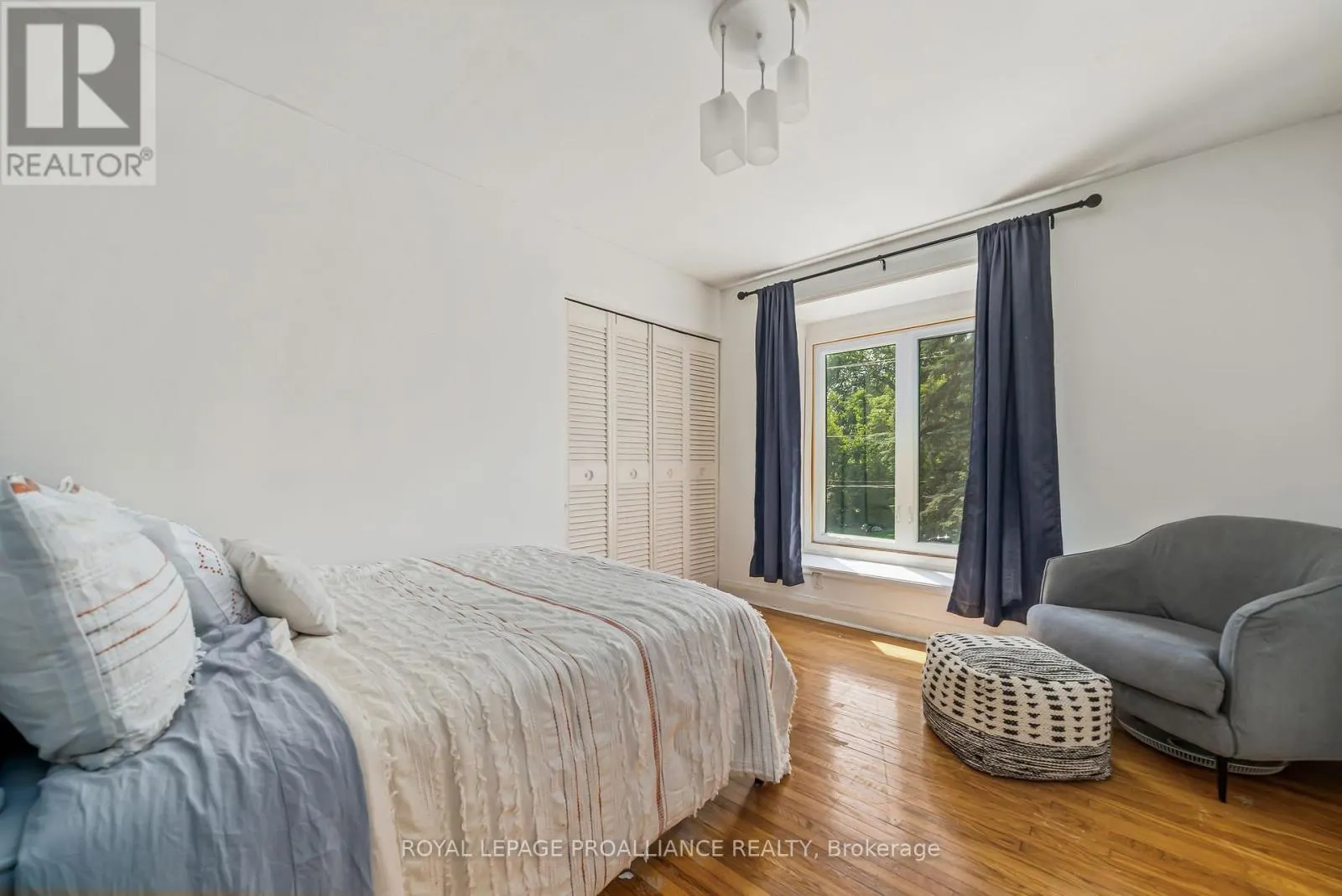 27 FOREST HILL CRESCENT