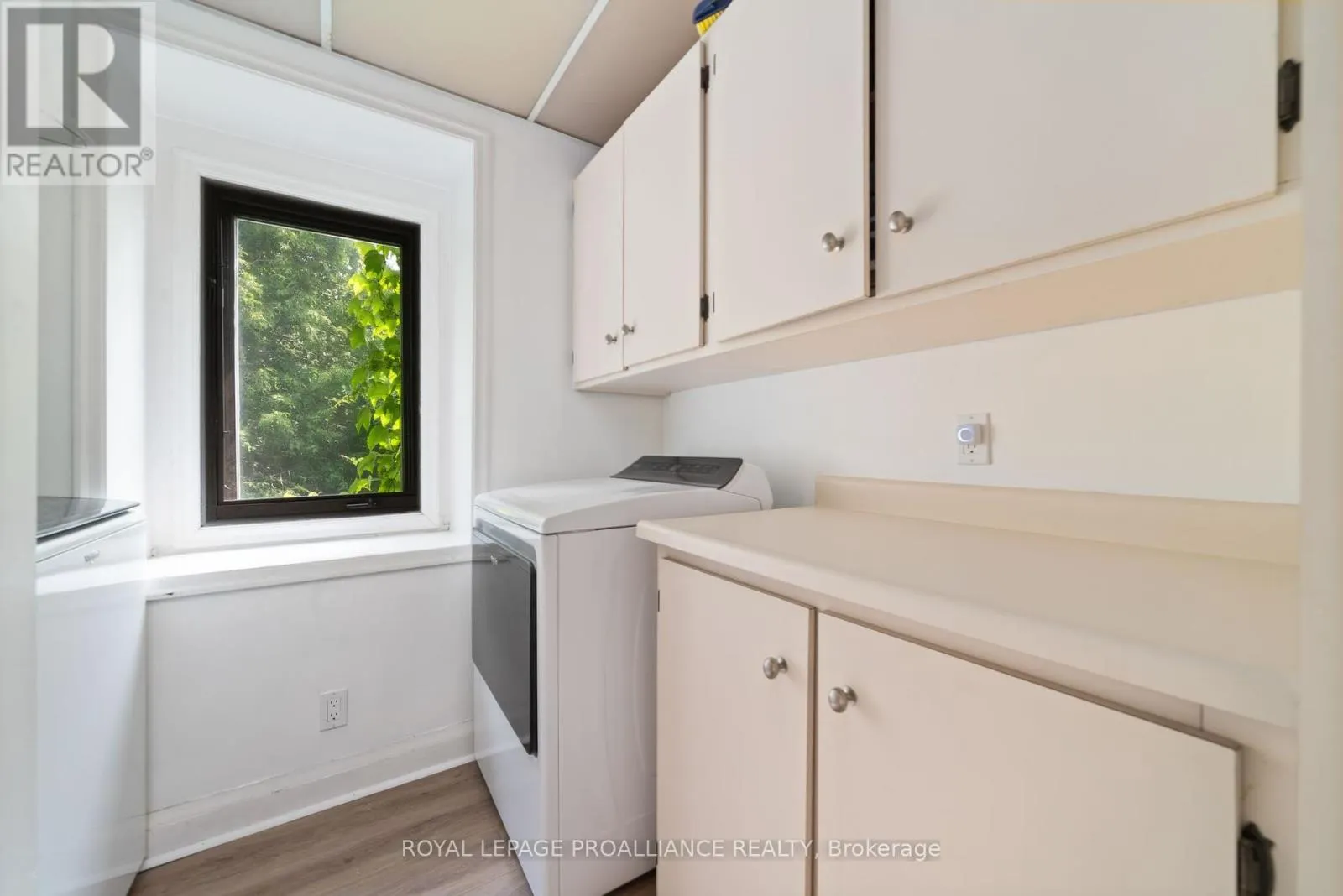 27 FOREST HILL CRESCENT