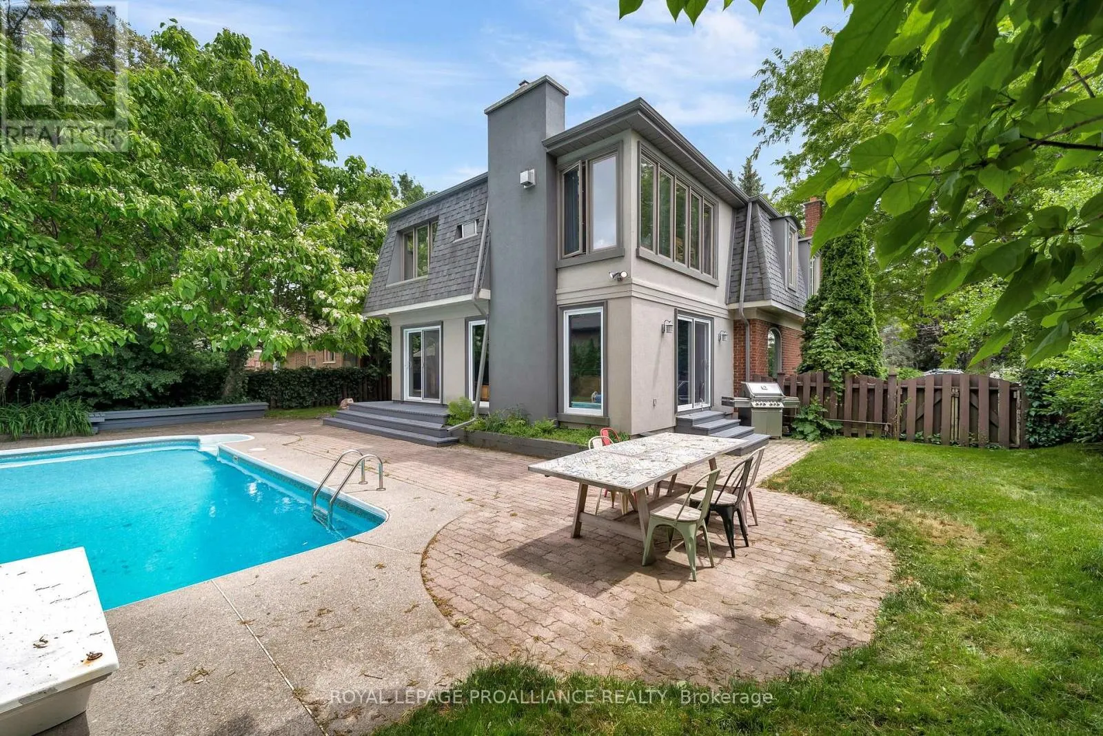 27 FOREST HILL CRESCENT