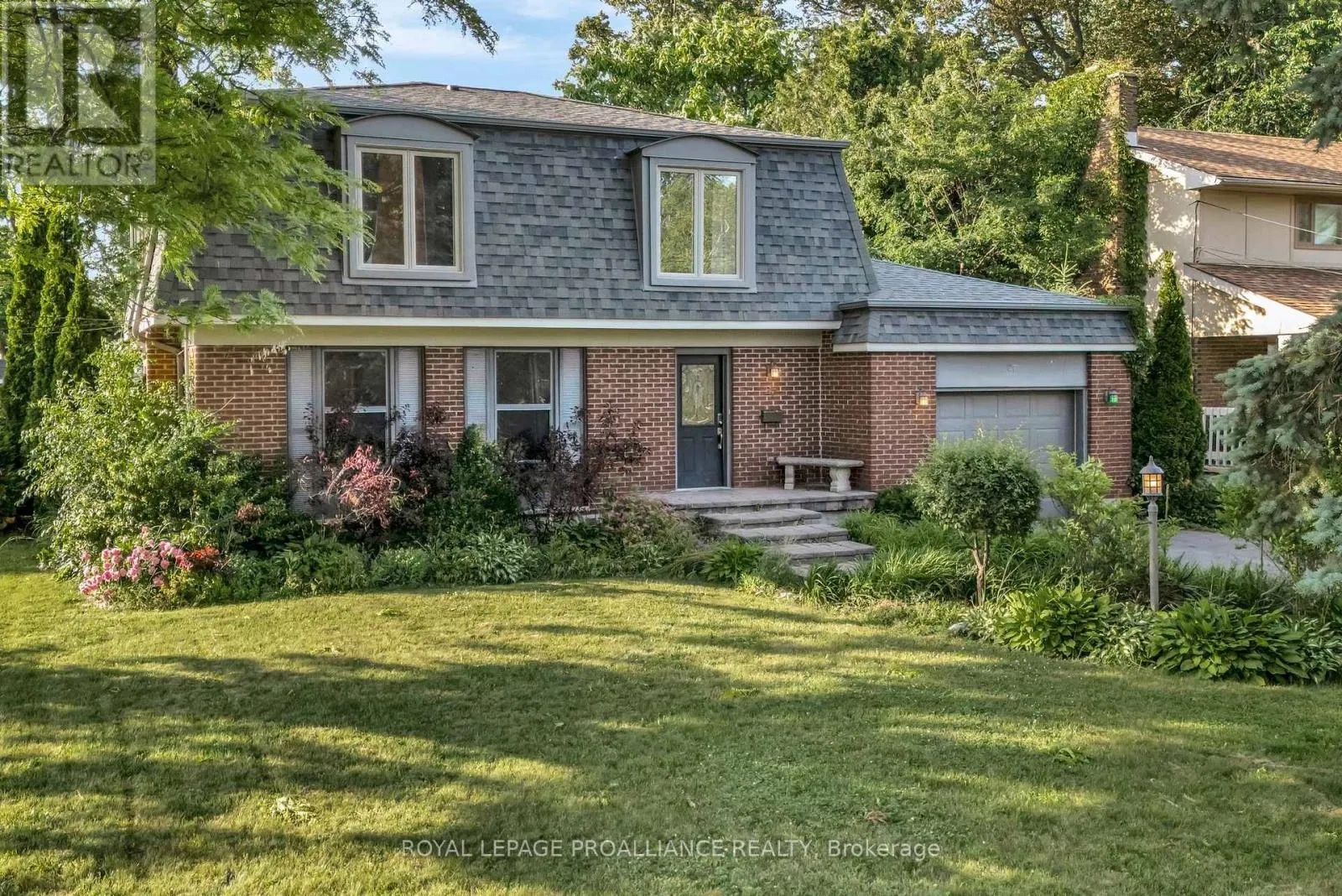 27 FOREST HILL CRESCENT