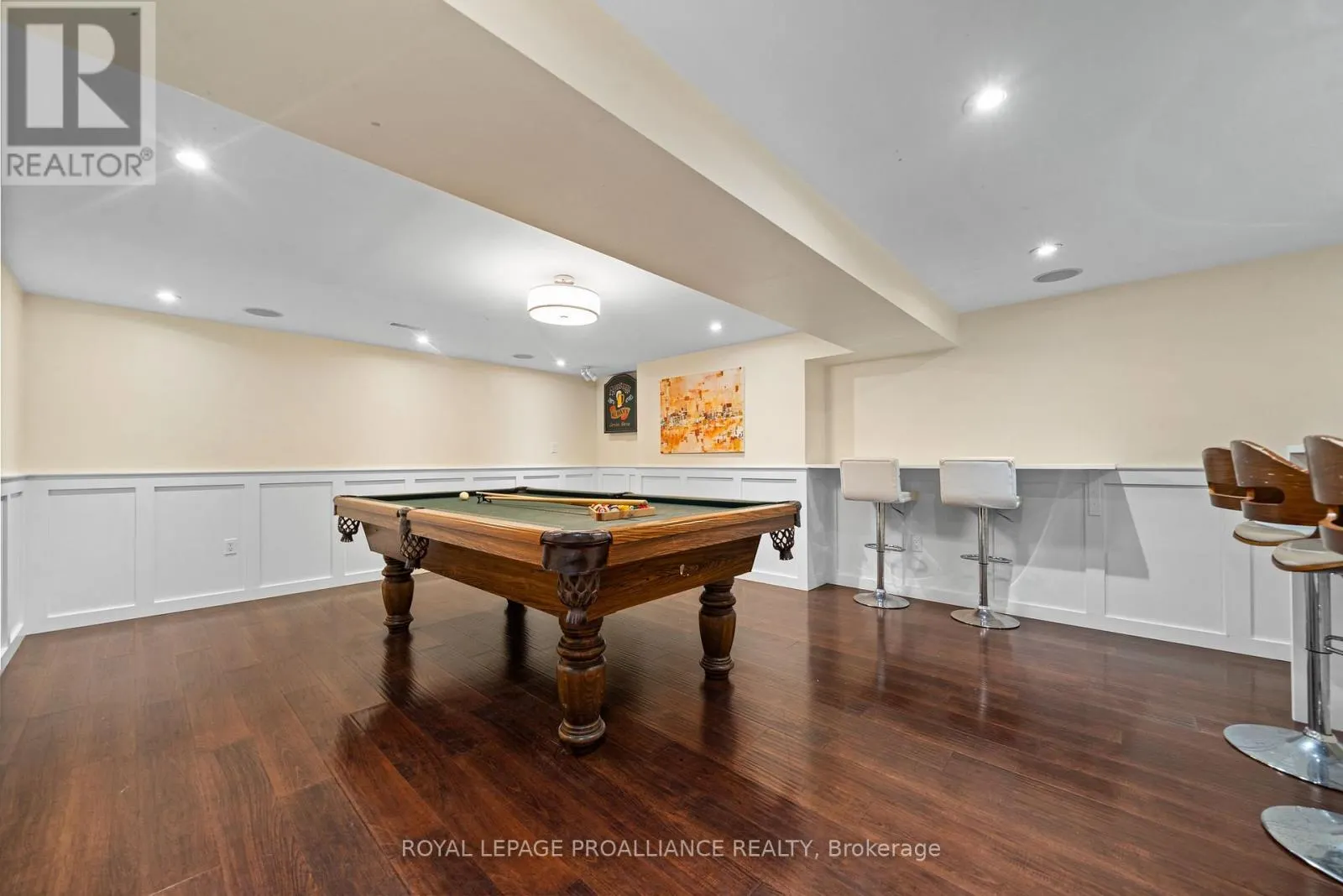 27 FOREST HILL CRESCENT