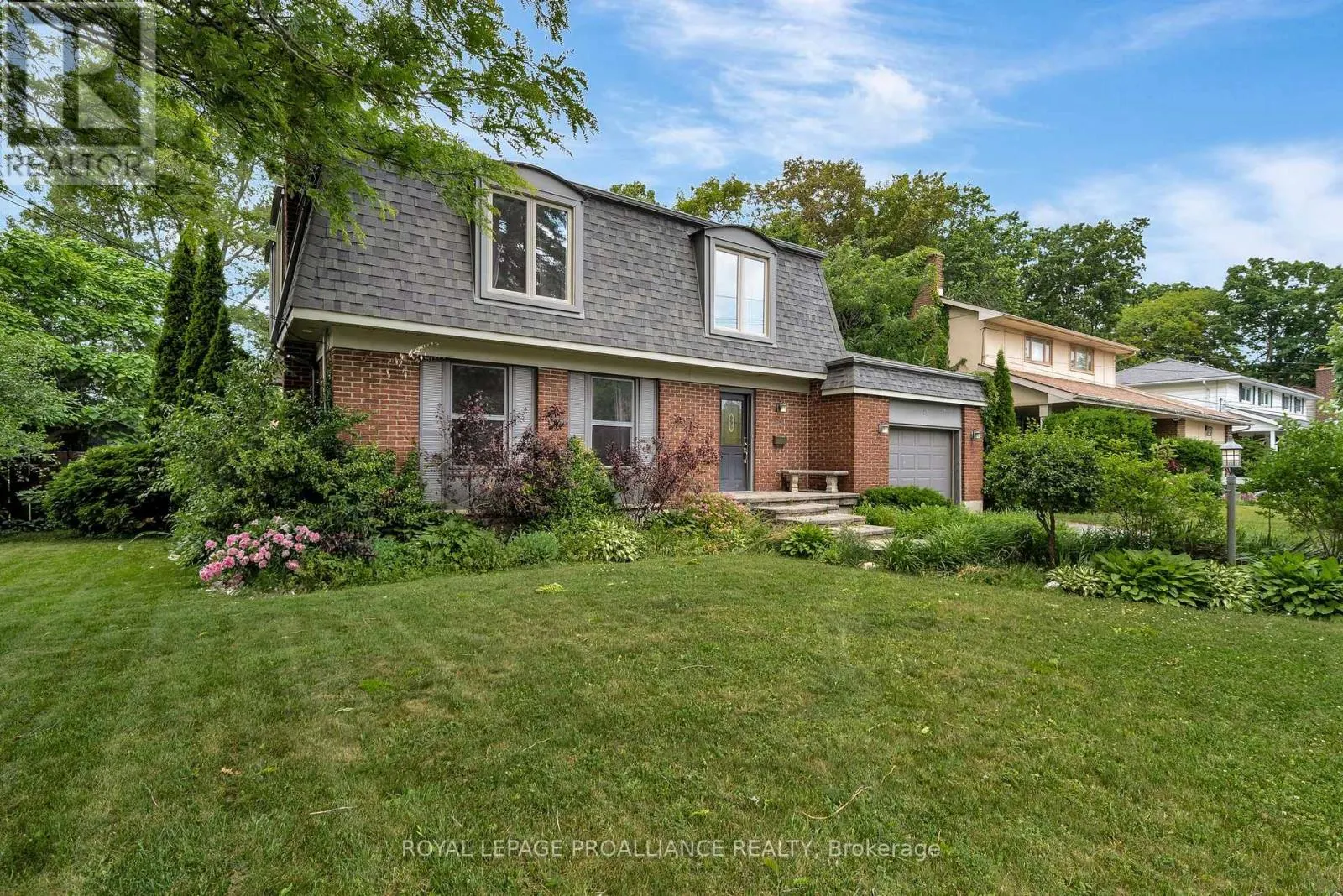 27 FOREST HILL CRESCENT