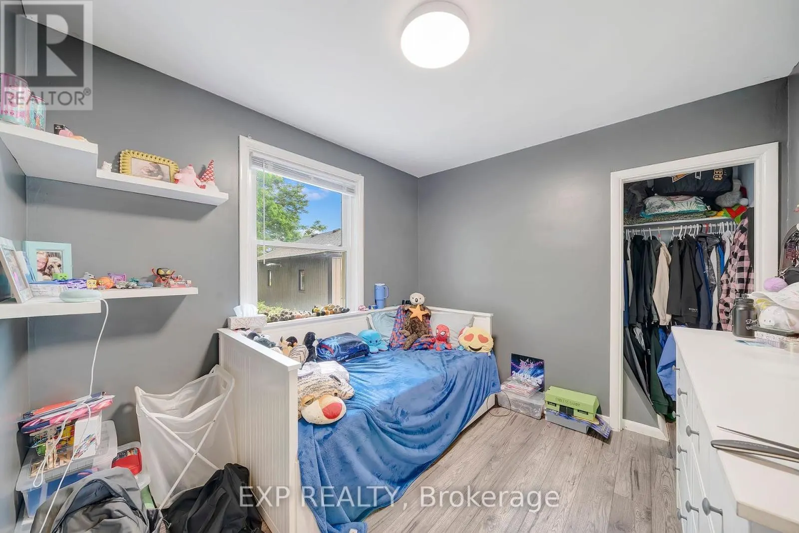 7589 WILSON CRESCENT