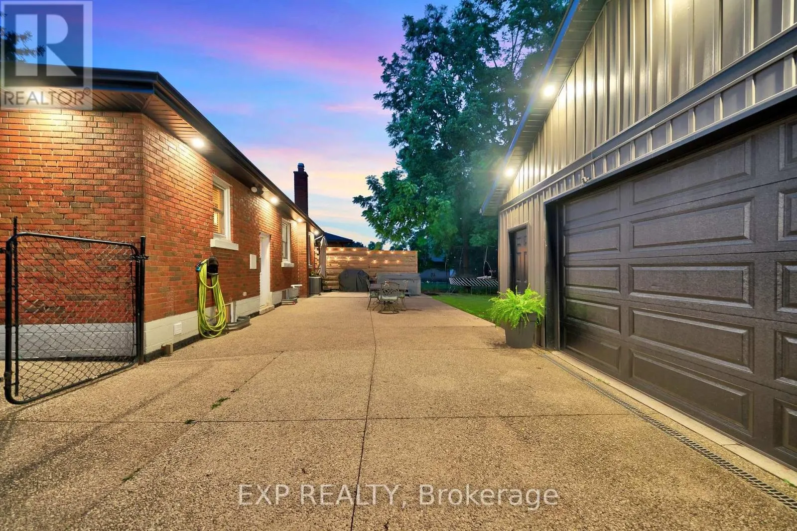7589 WILSON CRESCENT