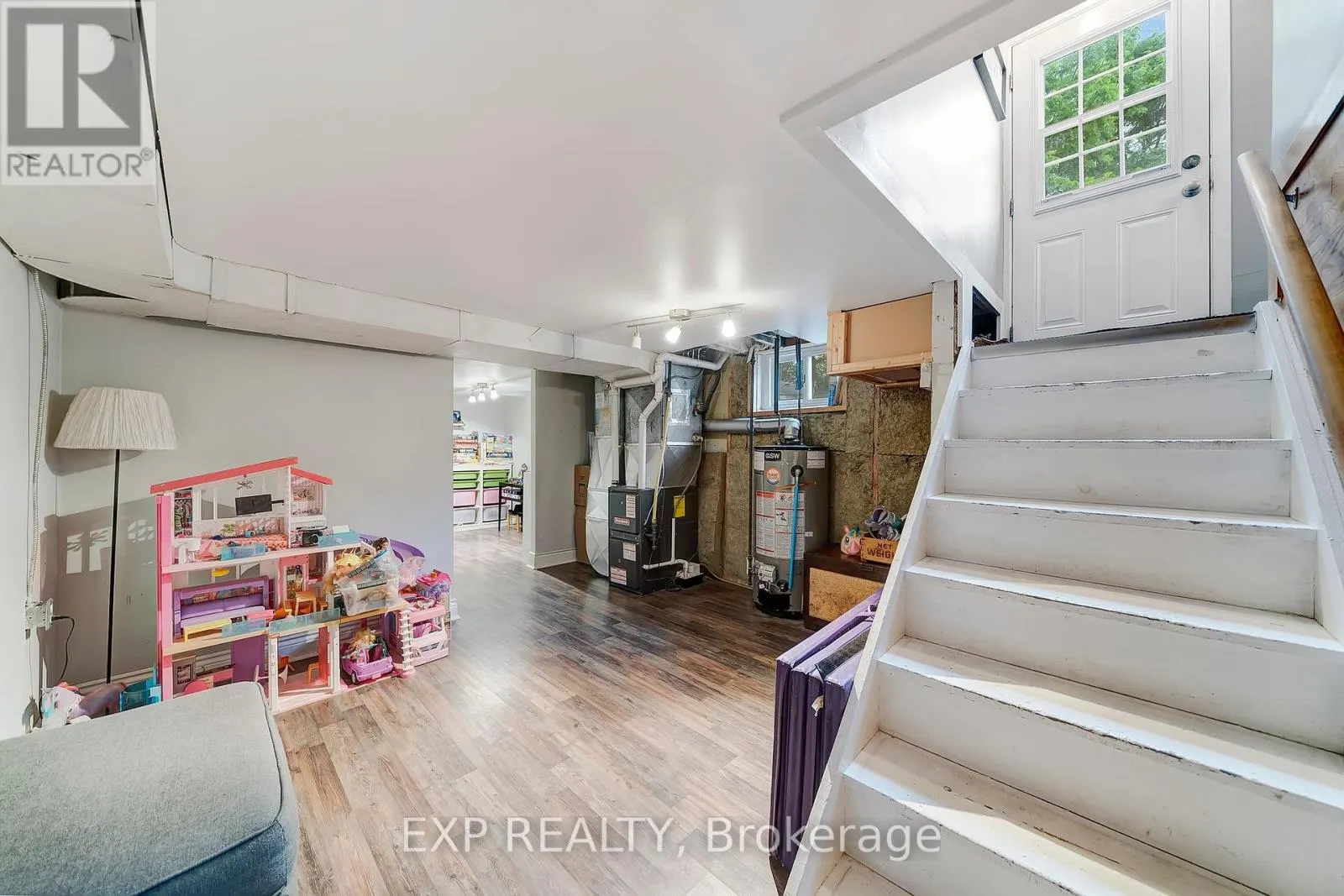 7589 WILSON CRESCENT