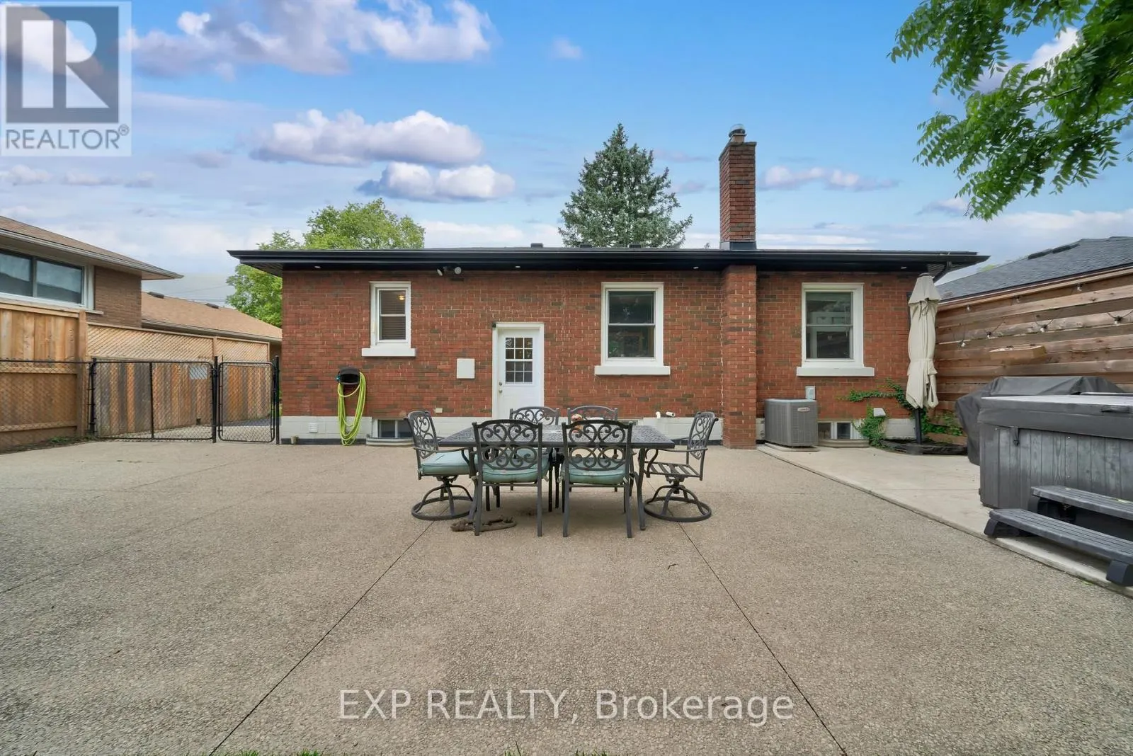 7589 WILSON CRESCENT
