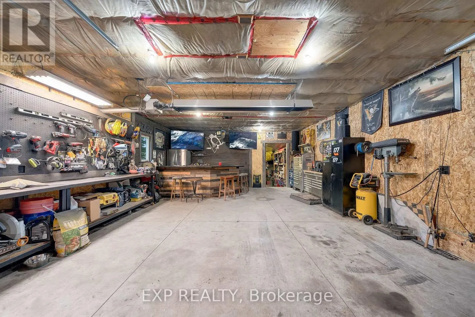 7589 WILSON CRESCENT