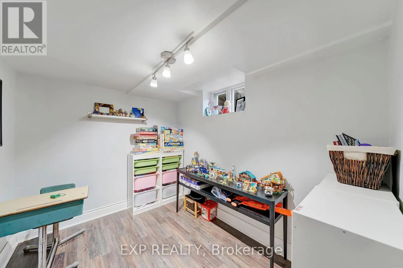 7589 WILSON CRESCENT