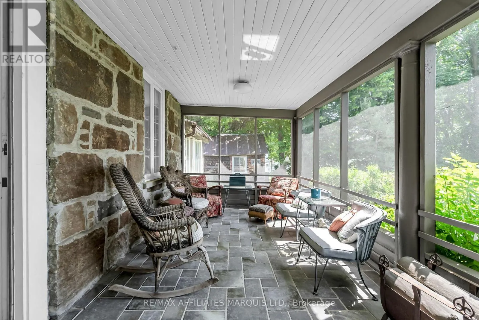 20824 SOUTH SERVICE ROAD