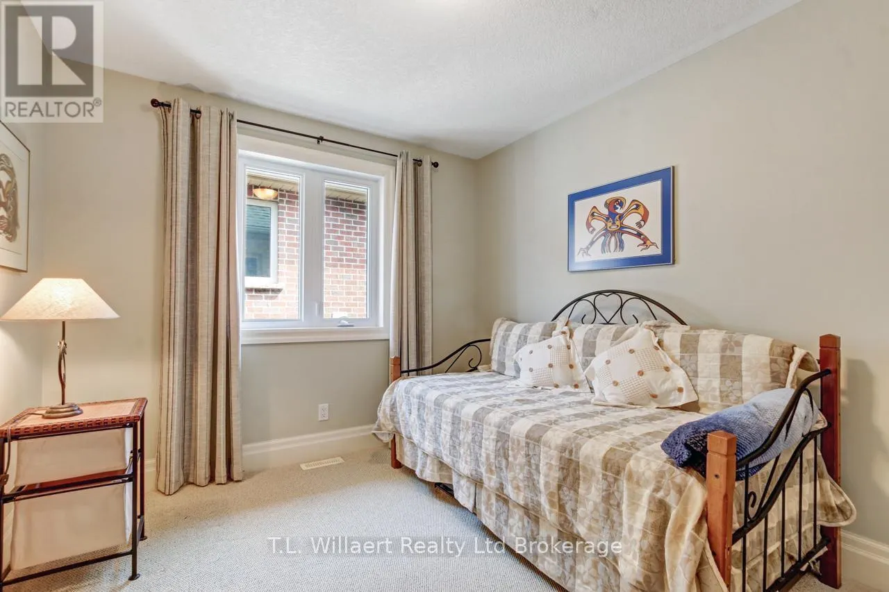 7 LYNDALE ROAD