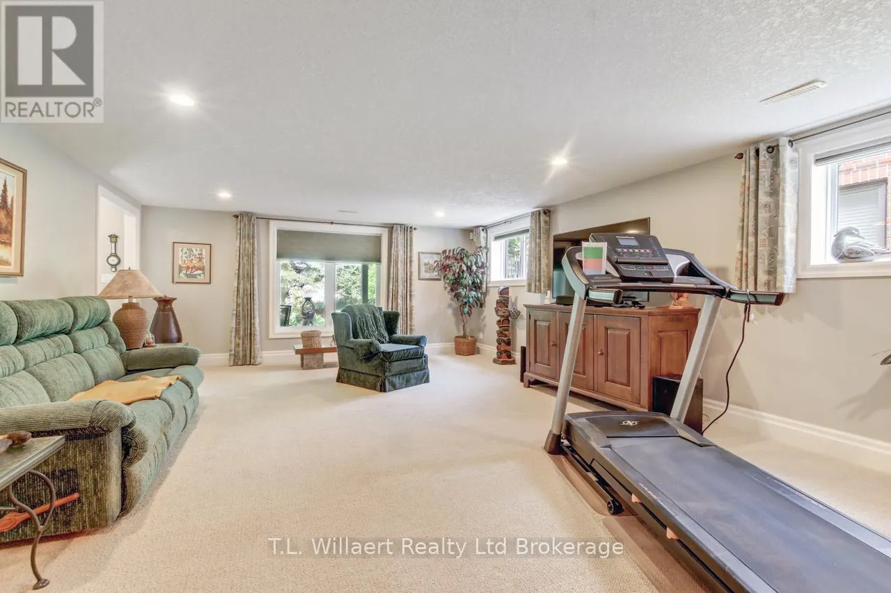 7 LYNDALE ROAD