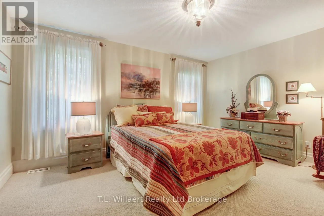 7 LYNDALE ROAD