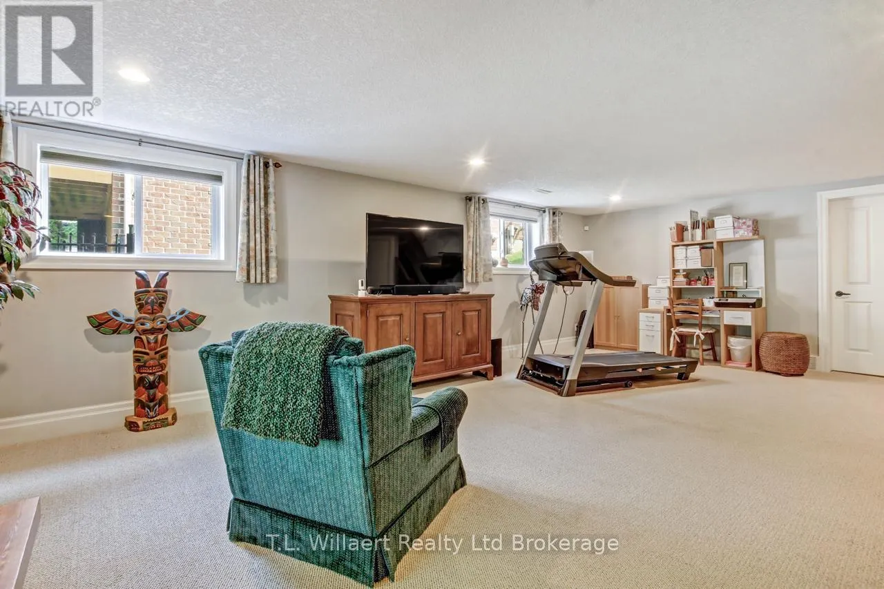 7 LYNDALE ROAD