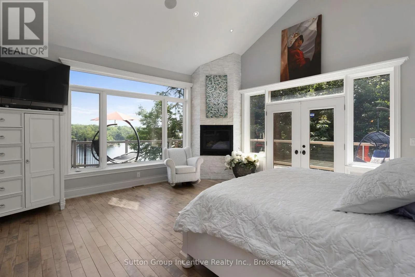 15 GORDON POINT LANE