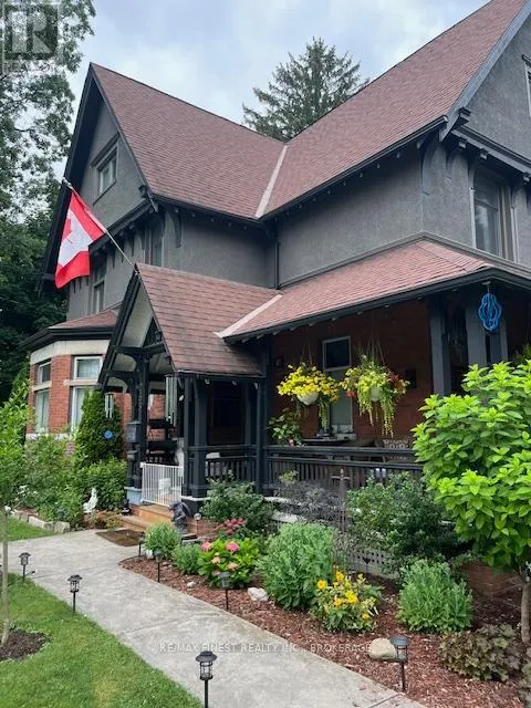 265 DUNDAS STREET W