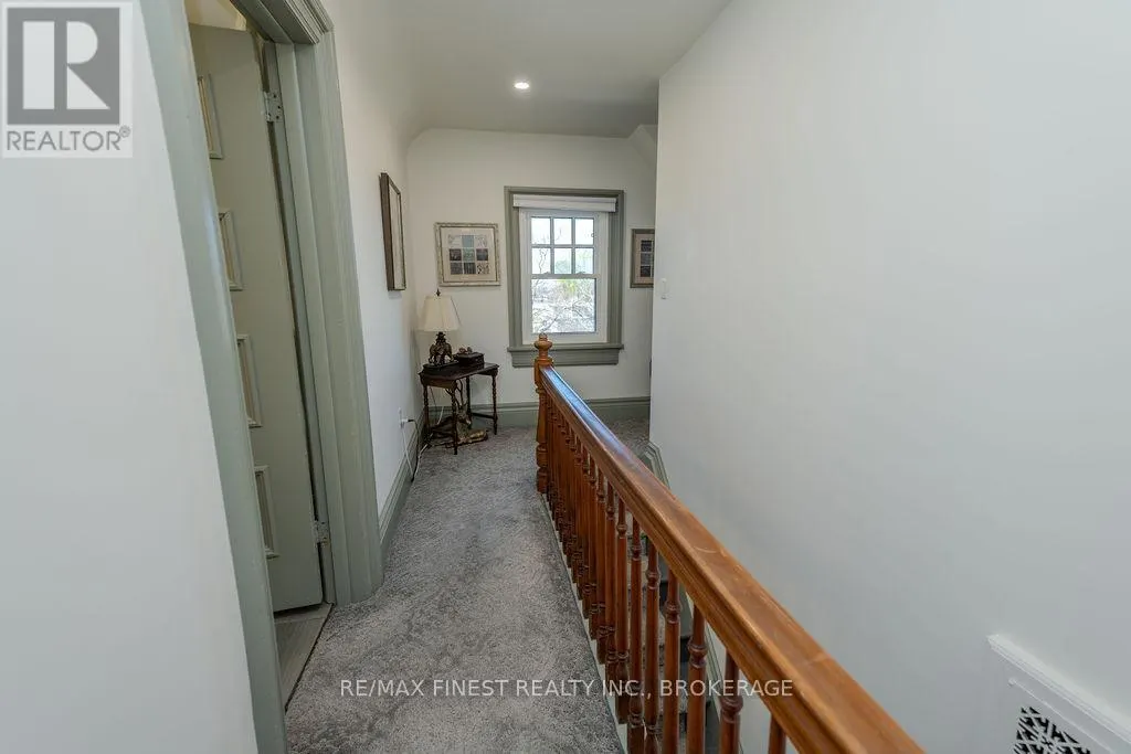 265 DUNDAS STREET W