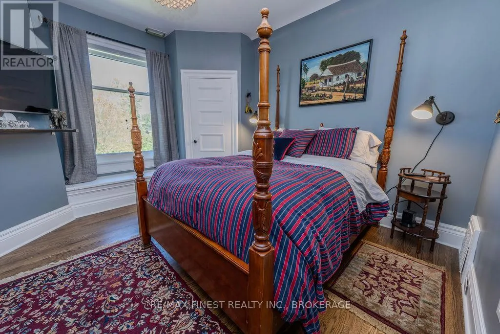 265 DUNDAS STREET W