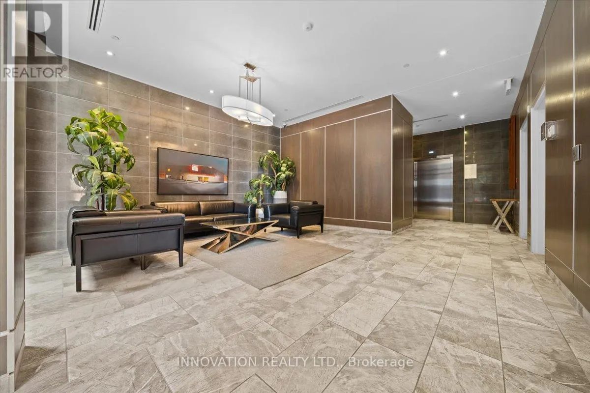 410 - 10 ROSEMOUNT AVENUE W