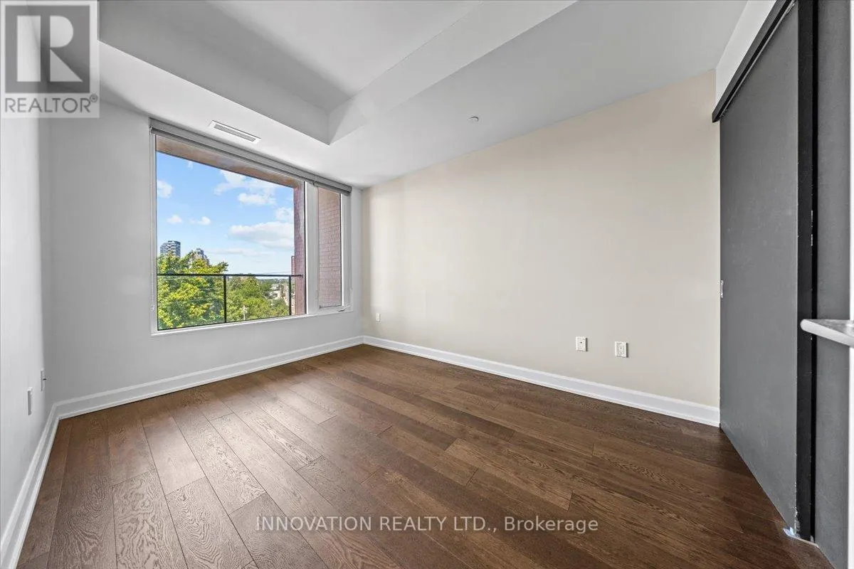 410 - 10 ROSEMOUNT AVENUE W