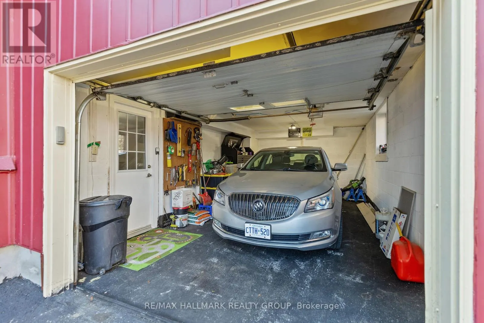 1182 QUEENSLAND PLACE