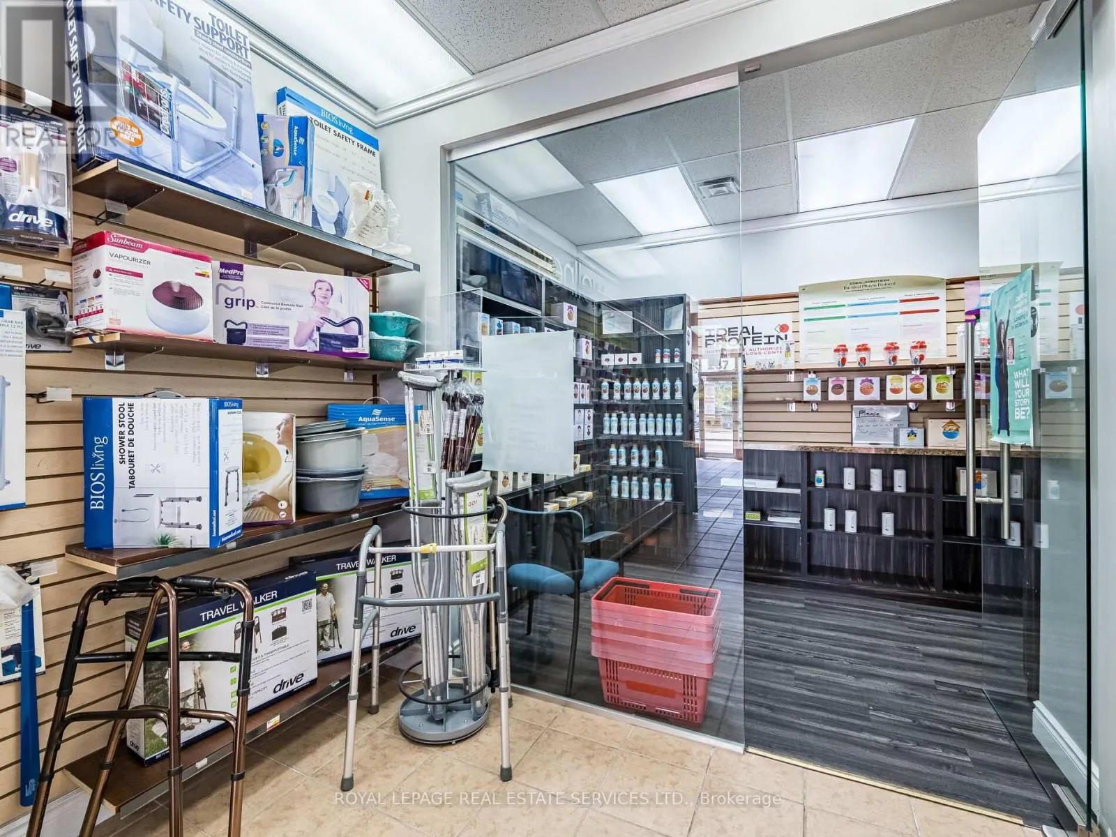 4 - 287 DUNDAS STREET E