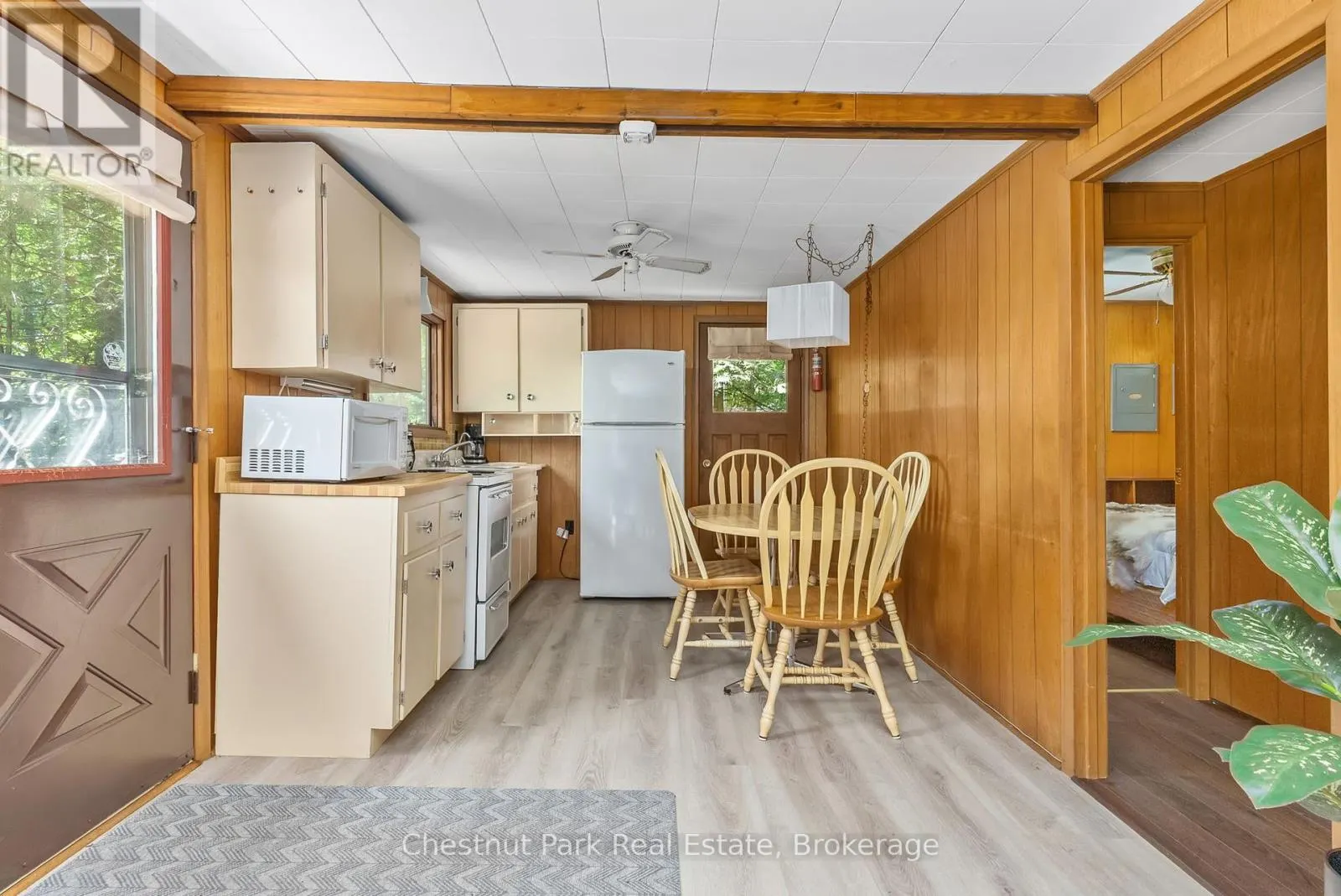 1054 10 DEEWOOD DRIVE