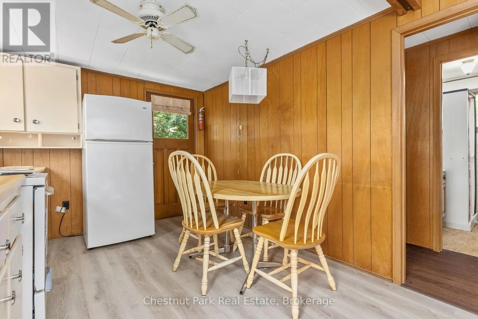 1054 10 DEEWOOD DRIVE