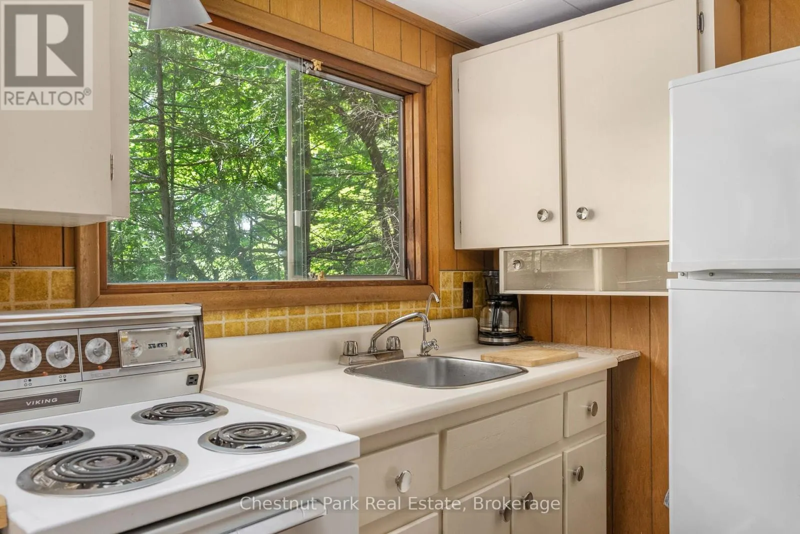 1054 10 DEEWOOD DRIVE