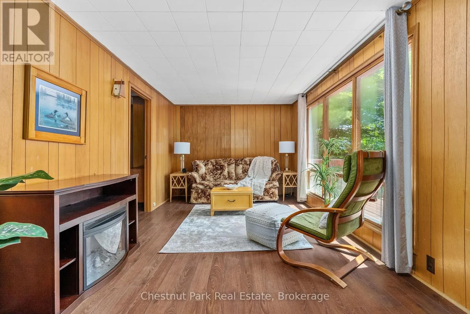 1054 10 DEEWOOD DRIVE