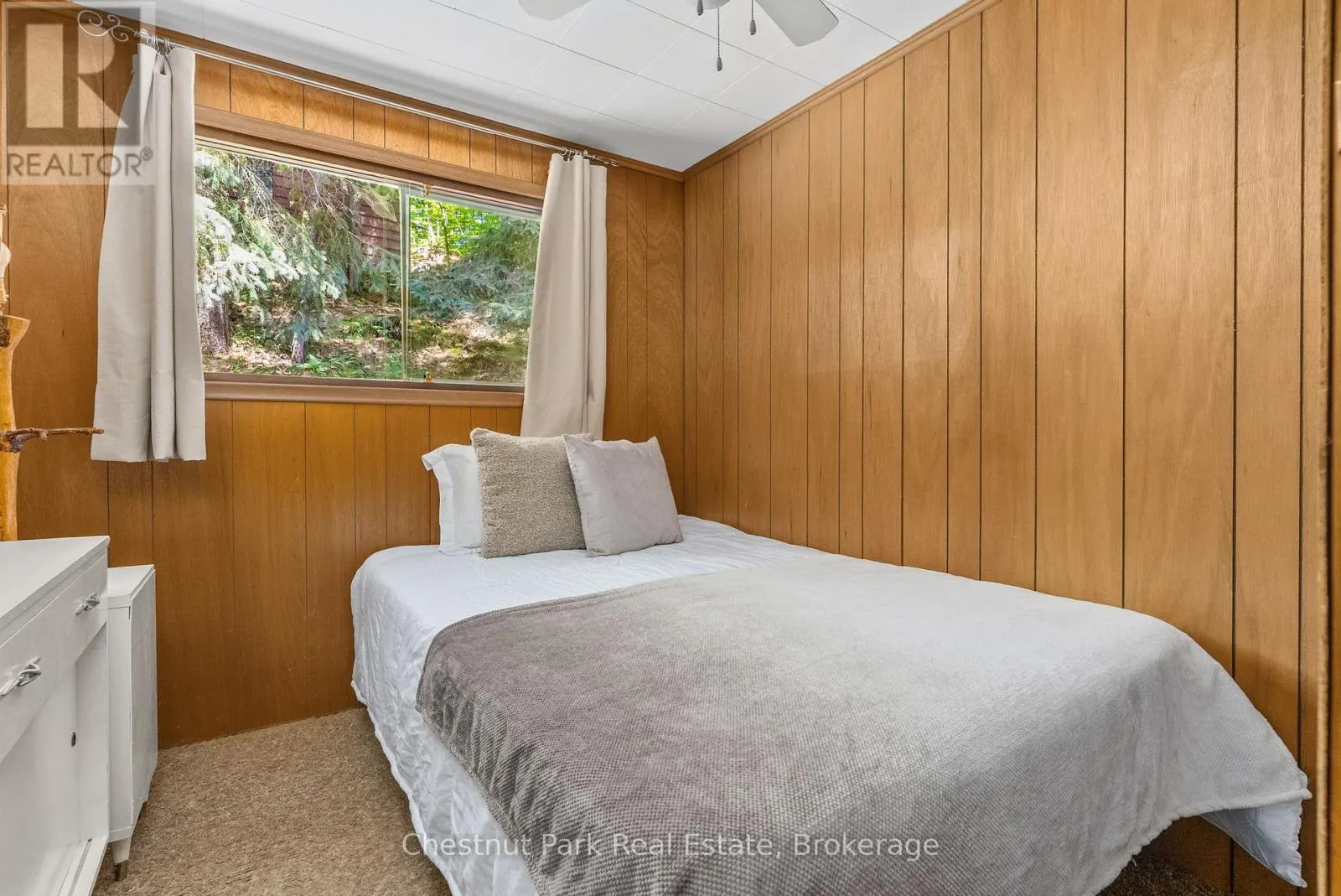 1054 10 DEEWOOD DRIVE