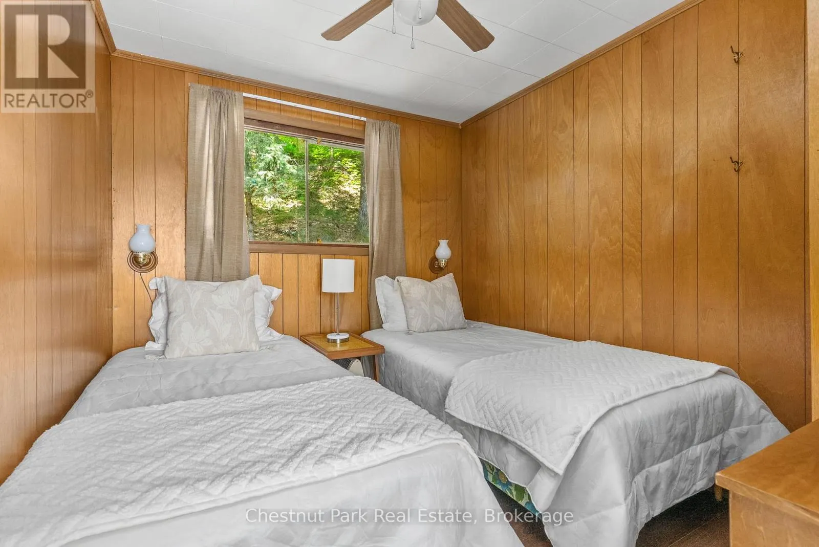 1054 10 DEEWOOD DRIVE