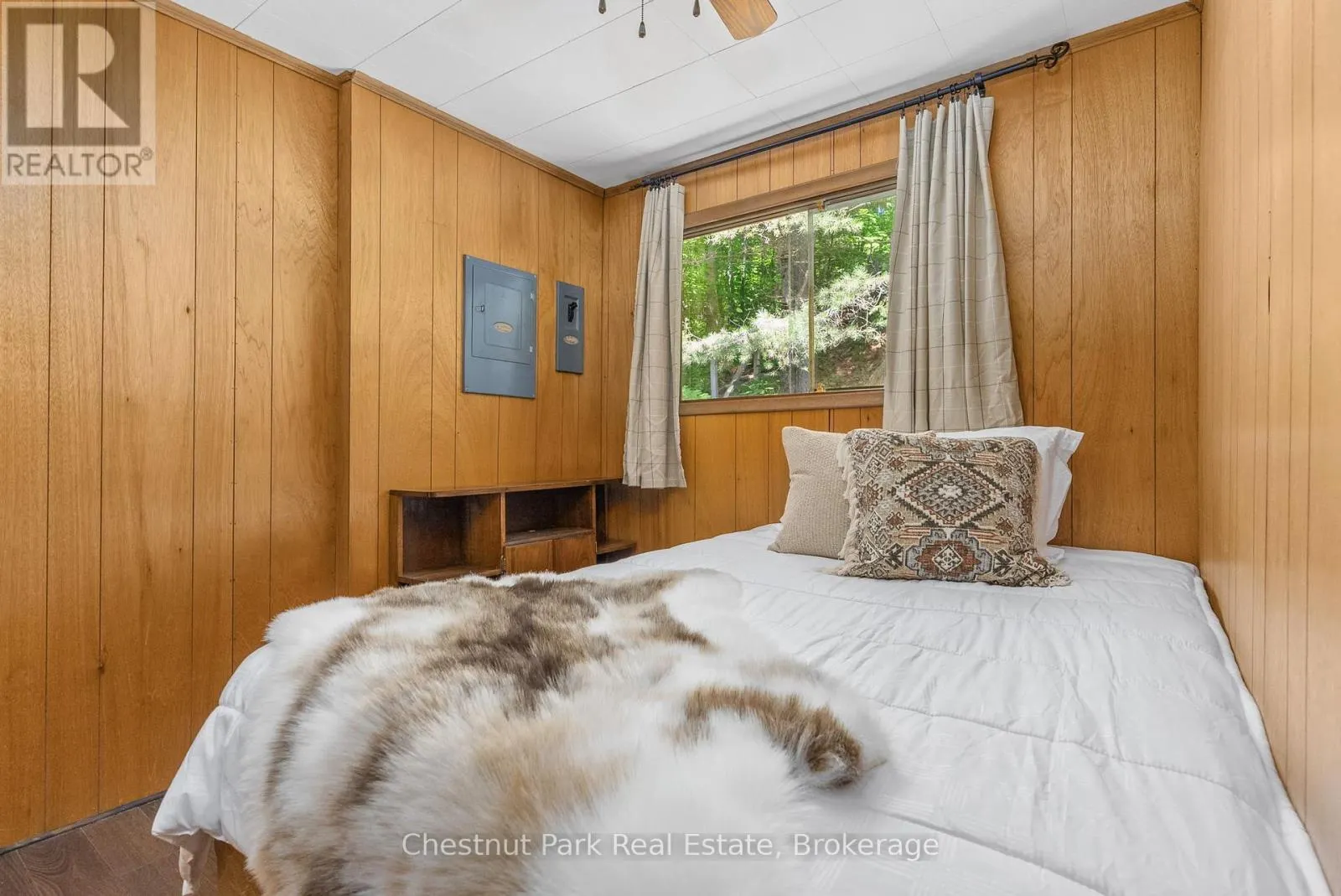 1054 10 DEEWOOD DRIVE